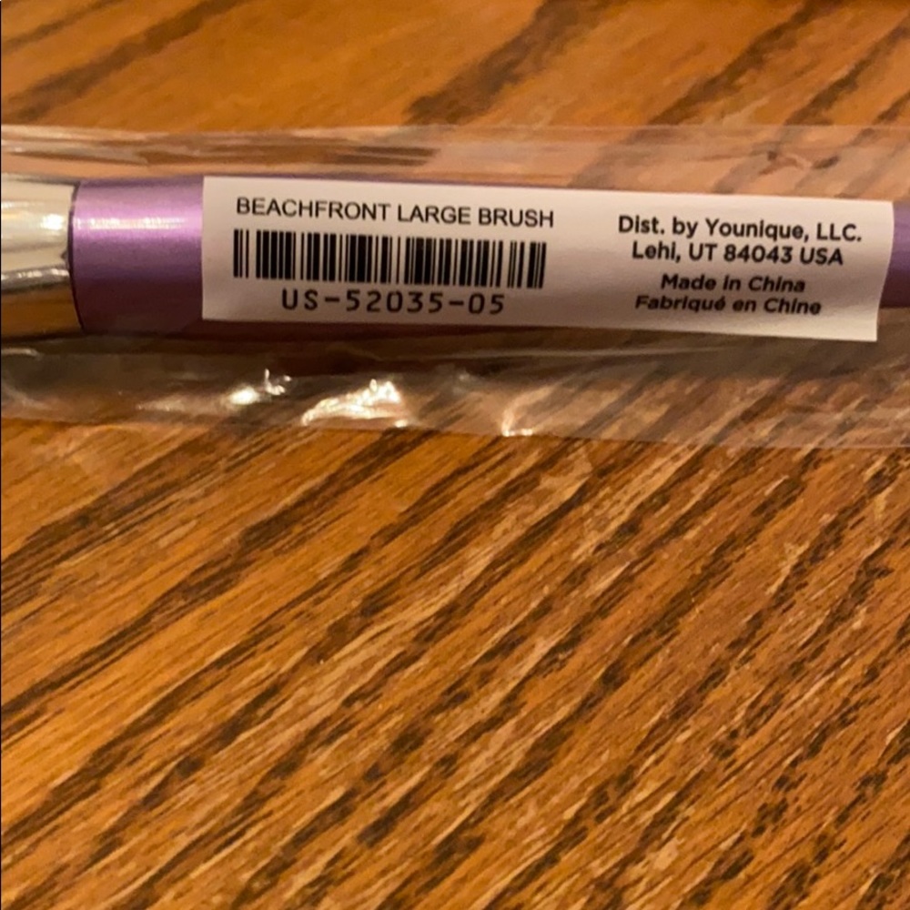 Younique Beachfront large brush